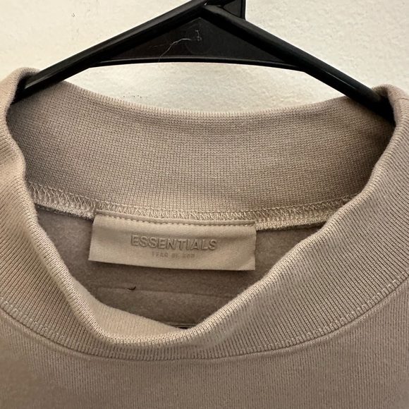 Essentials Fear of God Men’s Relaxed Crew Neck Sweatshirt - Picture 8 of 10